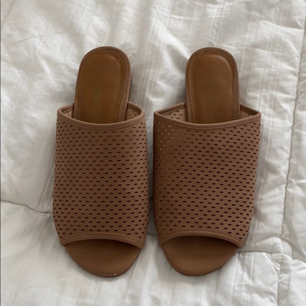 Low heel sandals